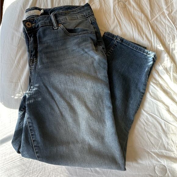 TORRID DENIM JEANS WOMENS SIZE 18 REGULAR STRAIGHT LEG SKINNY STRETCH PL… - Picture 1 of 8